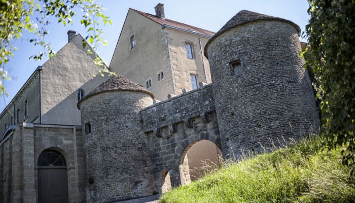 pays-alesia-seine-auxois-Abbaye-de-Flavigny-Fabrique-dAnis-porte-du-val-quinzieme