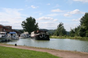 pays-alesia-seine-auxois-canal-bourgogne-chemin-bateau-Jacques-Lepourcelet-port
