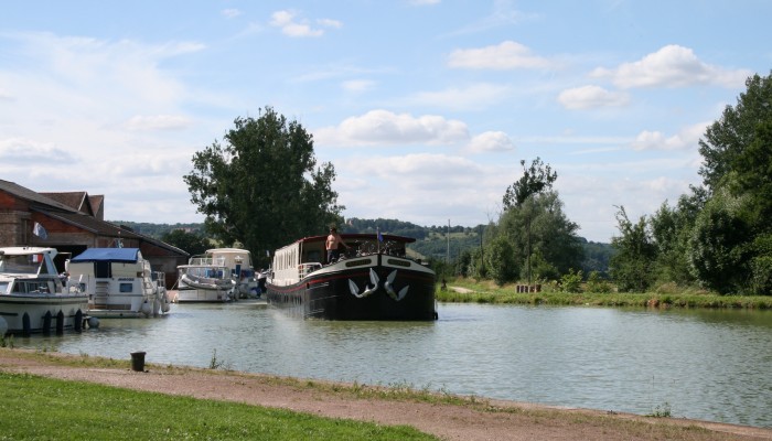 pays-alesia-seine-auxois-canal-bourgogne-chemin-bateau-Jacques-Lepourcelet-port