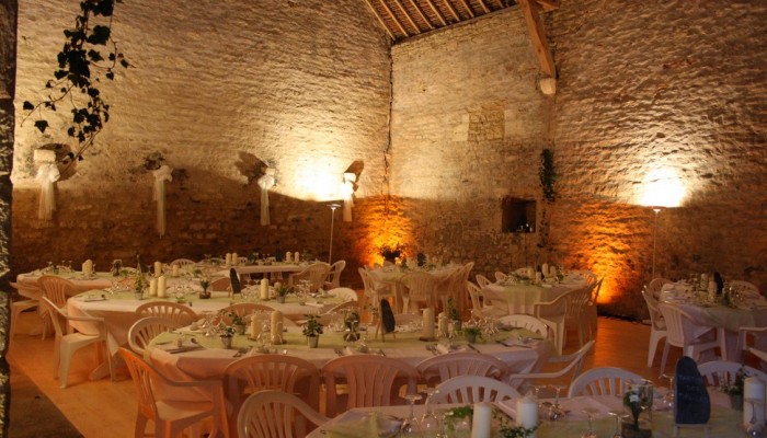 pays-alesia-seine-auxois-domaine-maison-forte-darcey-munois-salle-reception