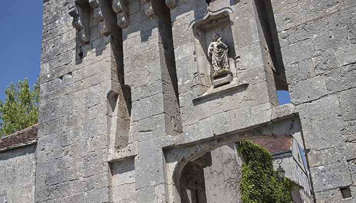 pays-alesia-seine-auxois-Abbaye-de-Flavigny-Fabrique-porte-du-bourg