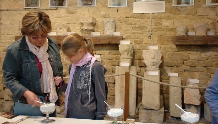 pays-alesia-seine-auxois-Abbaye-de-Flavigny-Fabrique-dAnis-gustation-anis-lapidaire