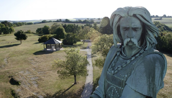 pays-alesia-seine-auxois-centre-interpretation-vll-venarey-les-laumes-museoparc-Sonia-blanc-01.jpg-Statue-de-Vercingetorix-clarte-02