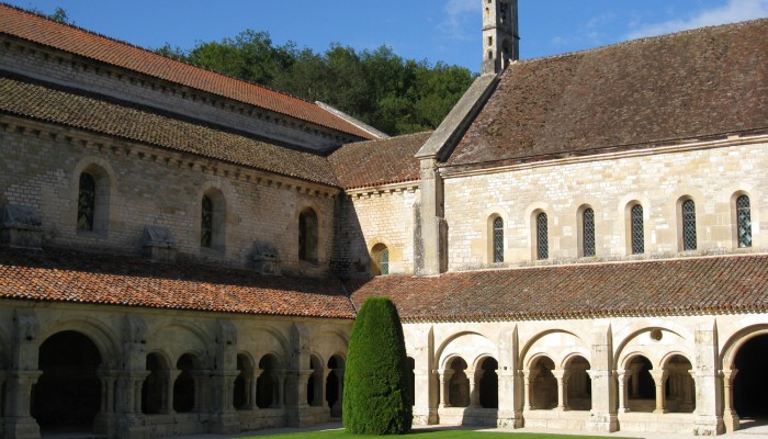 pays-alesia-seine-auxois-fontenay-clocher-abbaye