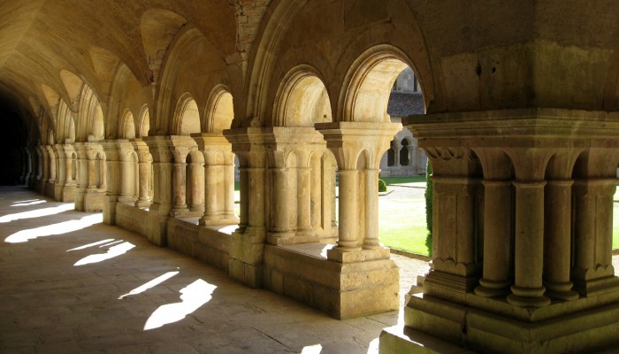 pays-alesia-seine-auxois-fontenay-clocher-abbaye-grand-cloitre